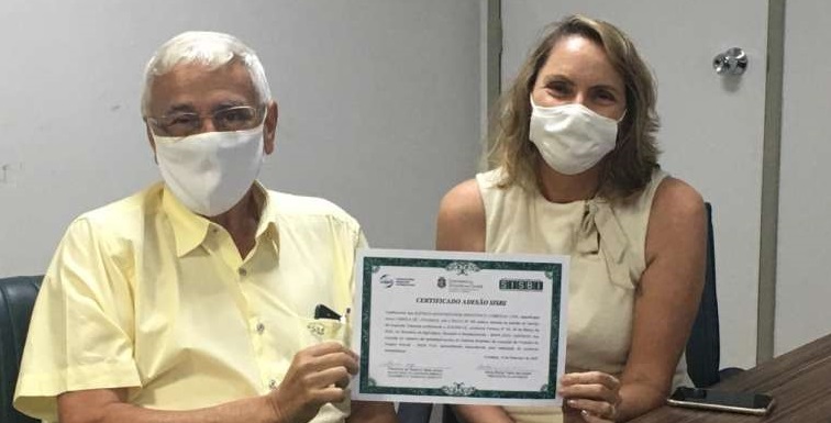 Adagri entrega primeiro Certificado de Adesão ao SISBI-POA a uma fábrica de laticínios